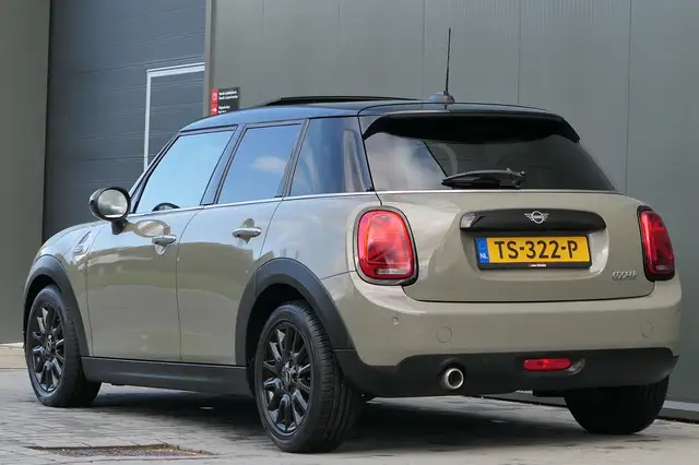 Mini Hatch view 15