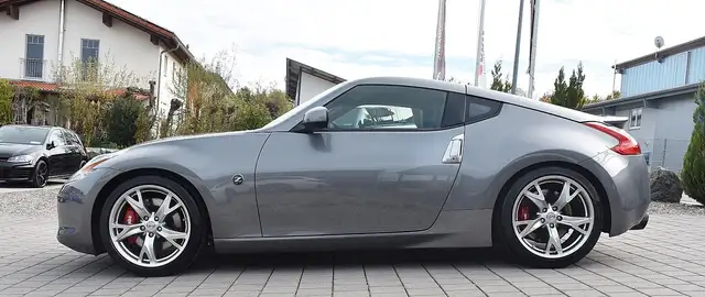 Nissan 370Z 370 Z Pack / Deutsch / Akrapovic
