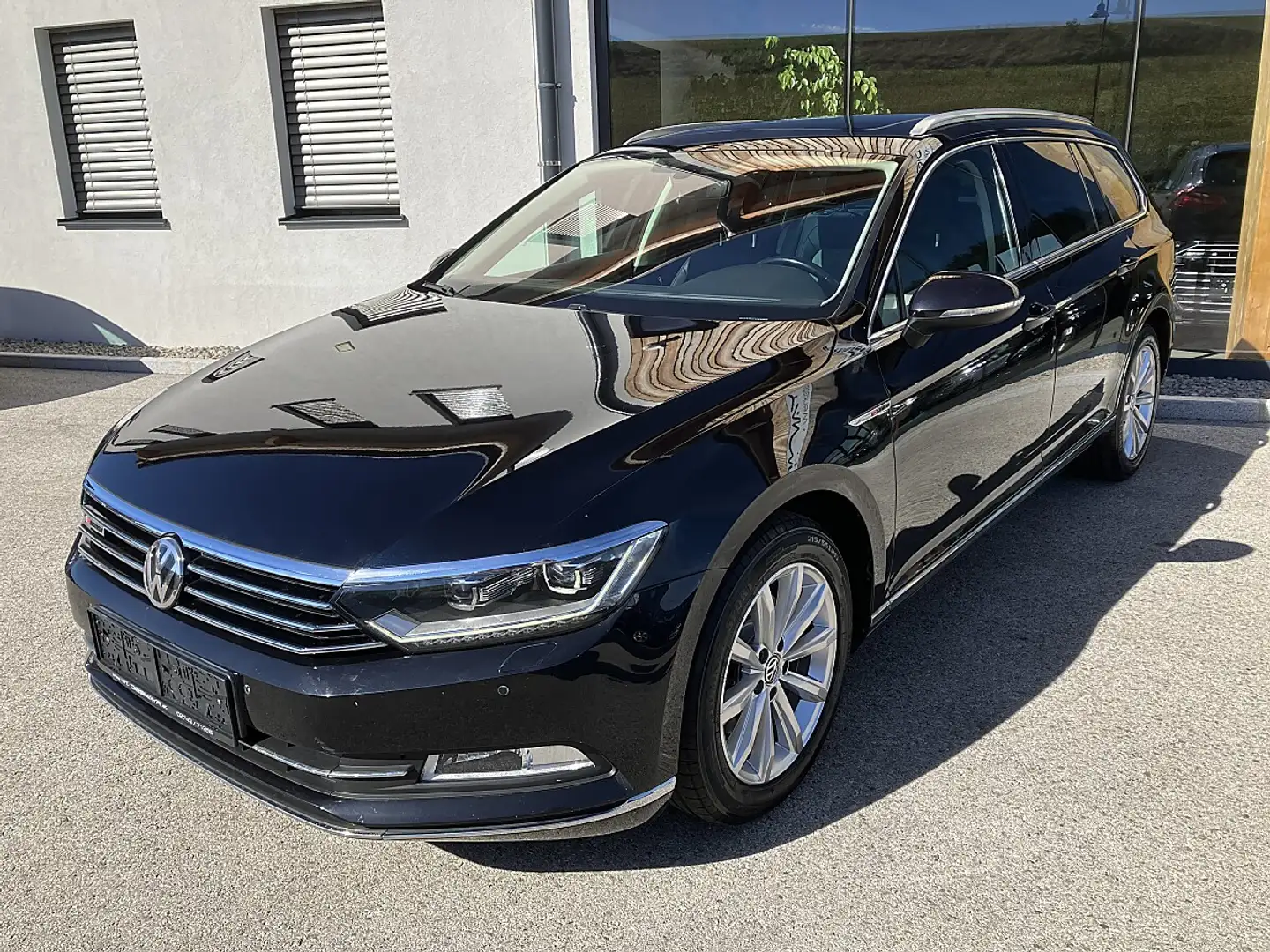Volkswagen Passat Variant Highline 4Motion LED Navi Panorama Leder/Alcantara Schwarz - 1