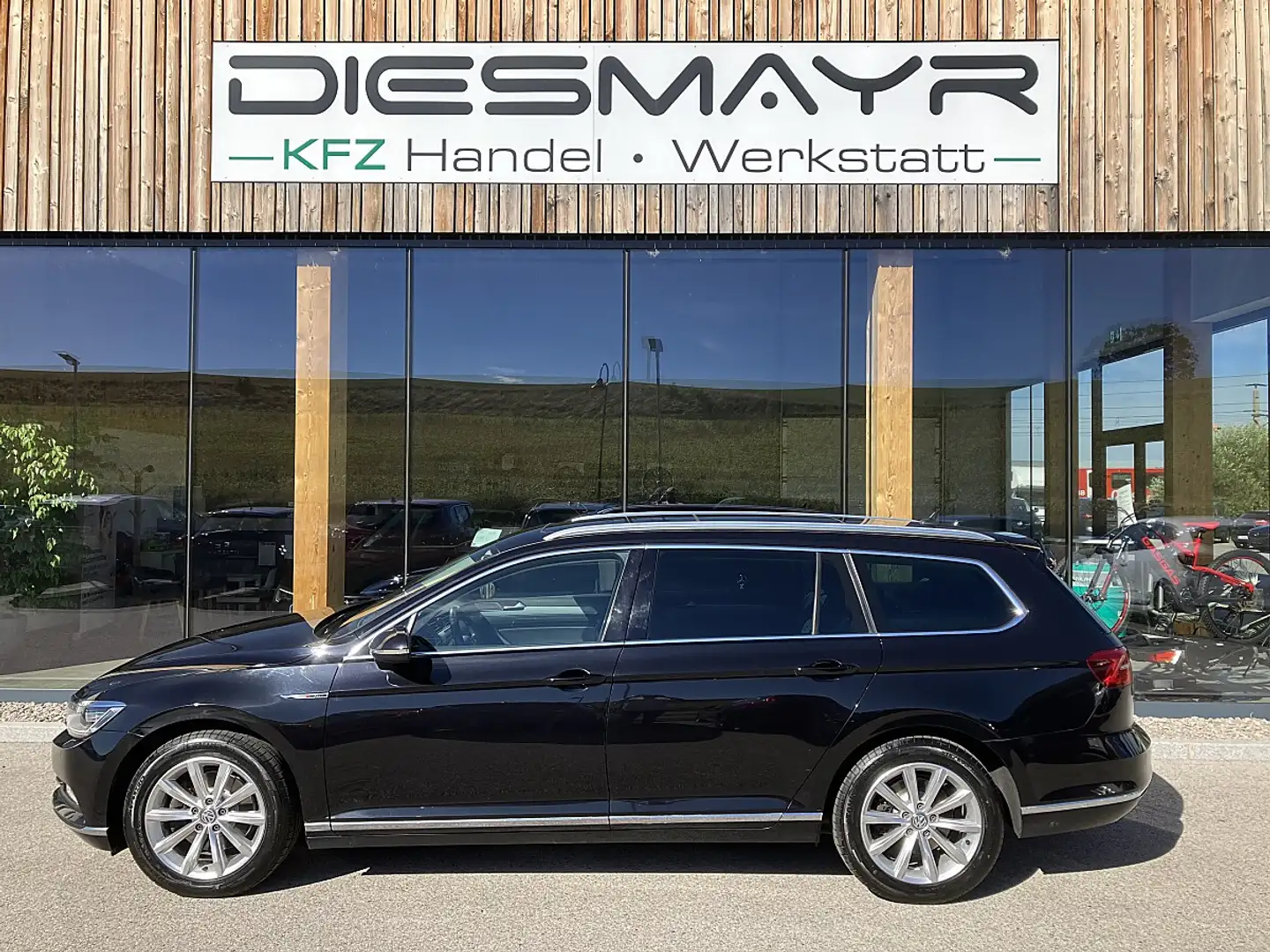 Volkswagen Passat Variant Highline 4Motion LED Navi Panorama Leder/Alcantara Schwarz - 2