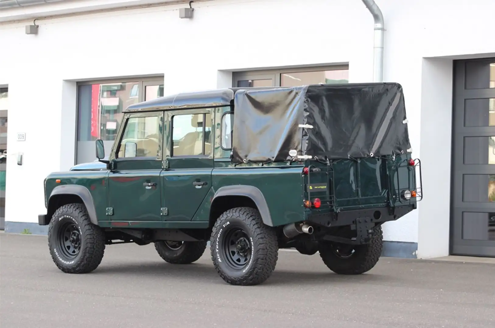 Land Rover Defender 110 TD4 Crew Cab Grün - 2