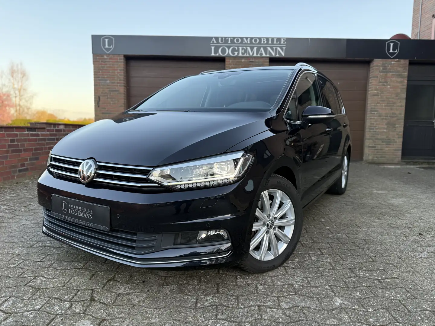 Volkswagen Touran 1.5 TSI DSG Highline I 7Stz I LED I PANO Schwarz - 1