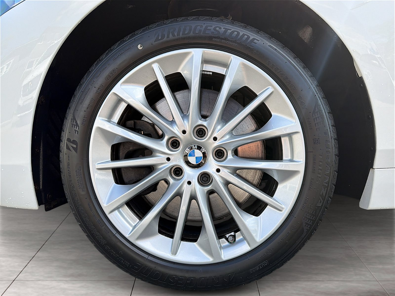 BMW 120 i Hatch Advantage DAB WLAN Tempomat PDC — photo 6