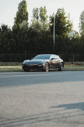 Porsche Panamera view 7