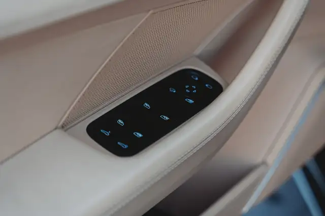 Porsche Panamera view 11
