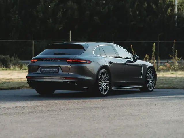 Porsche Panamera view 4