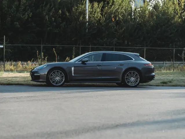 Porsche Panamera view 6