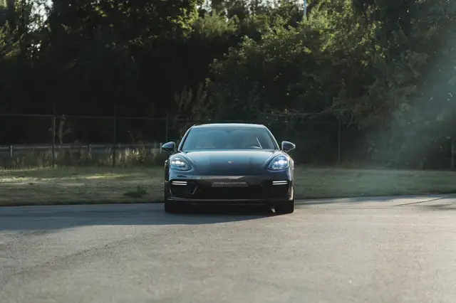 Porsche Panamera view 8