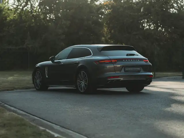 Porsche Panamera view 3