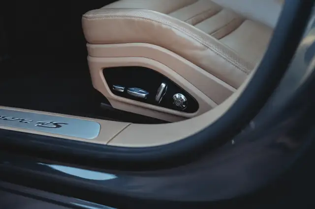 Porsche Panamera view 10