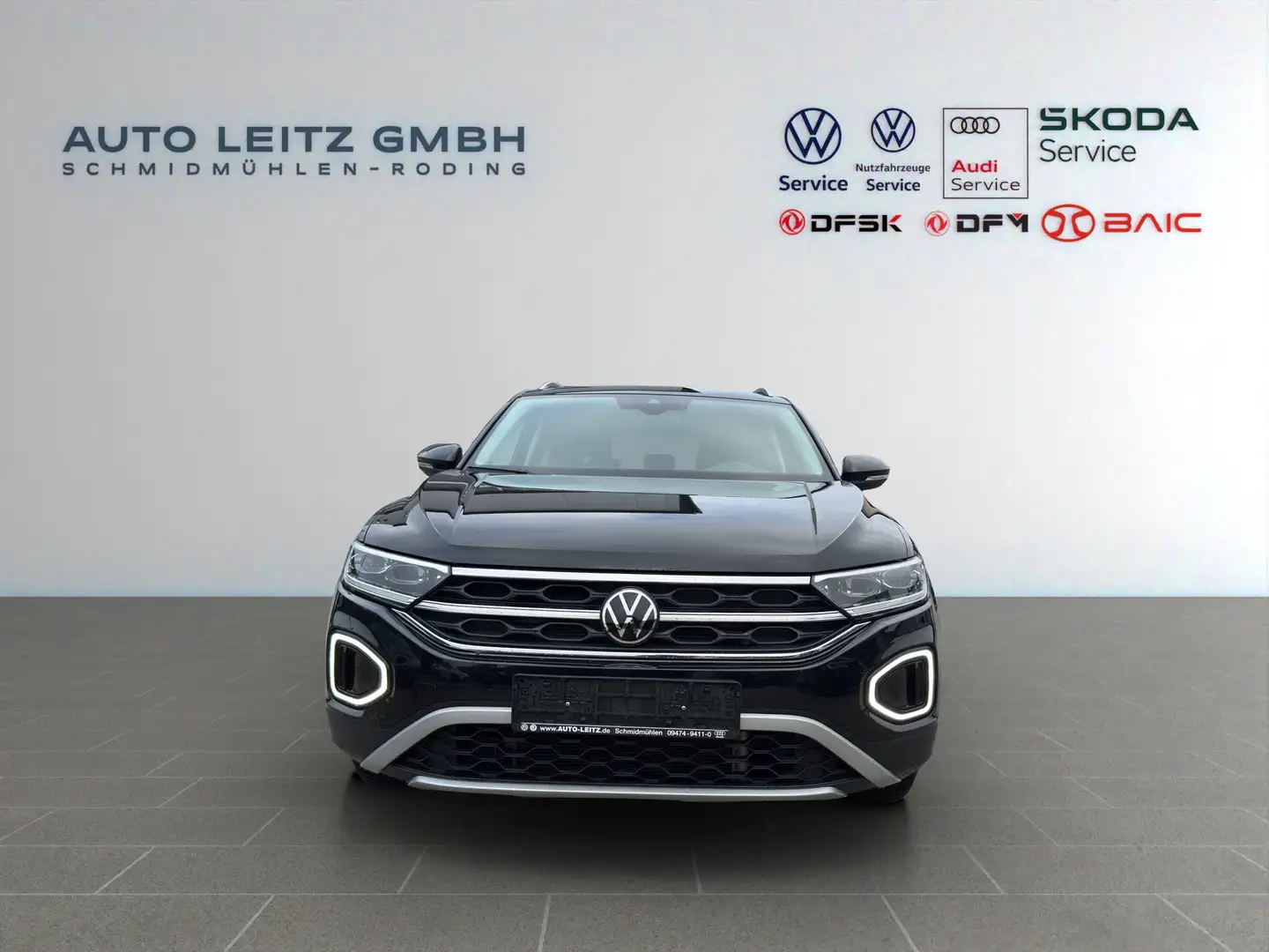 Volkswagen T-Roc 1.5 TSI DSG Style AHK ACC Navi LED VC LM17 Negro - 2