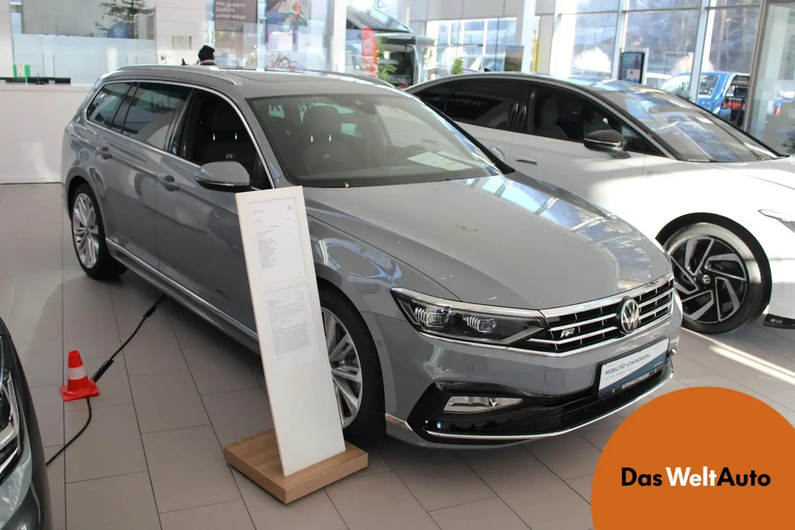 Volkswagen Passat Variant Business TDI 4MOTION DSG Grau - 1