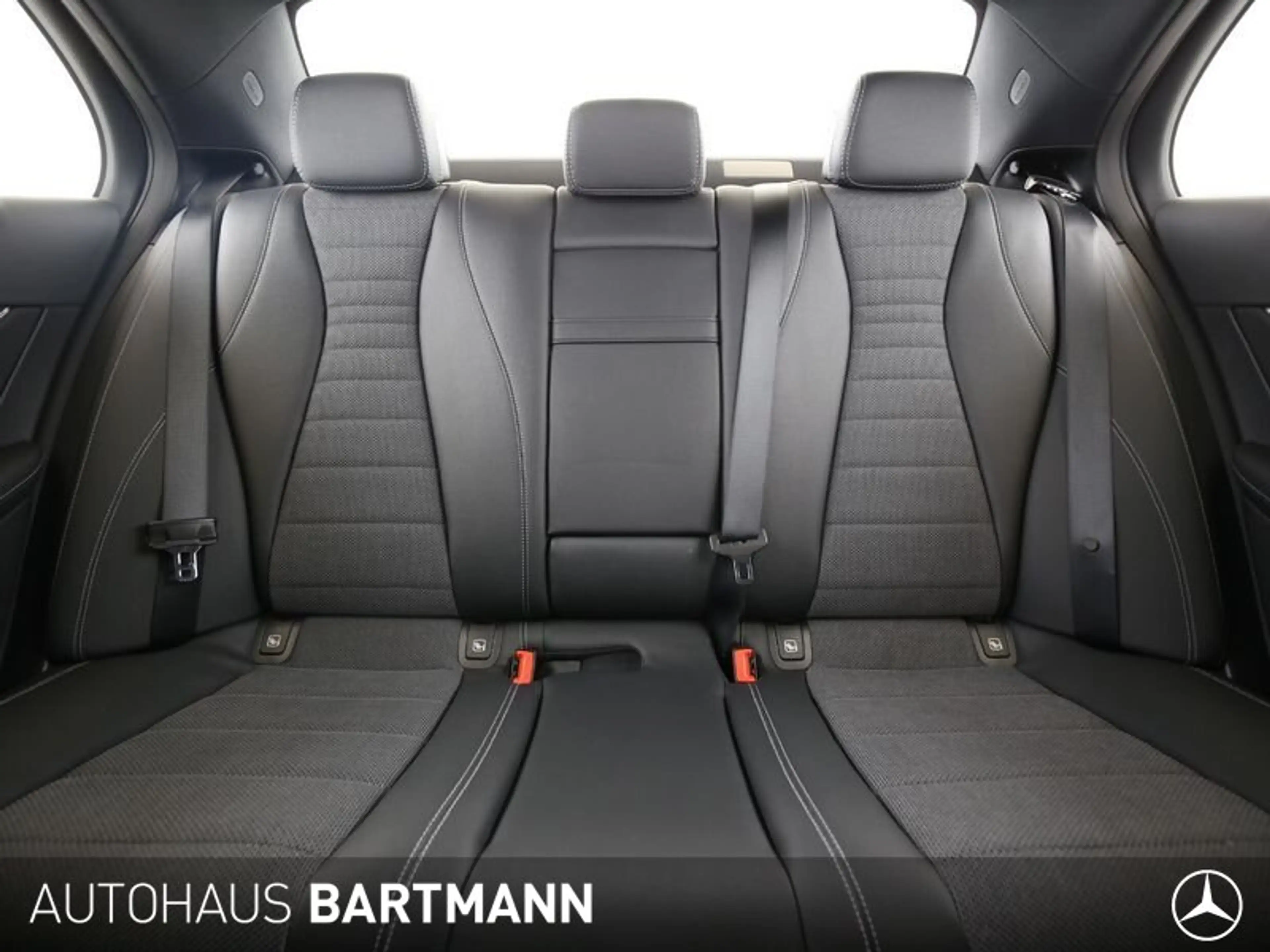 Mercedes-Benz E 200 E 200 d COMAND+AVANTGARDE+ WIDESCREEN+LED+SZH+++ — photo 11