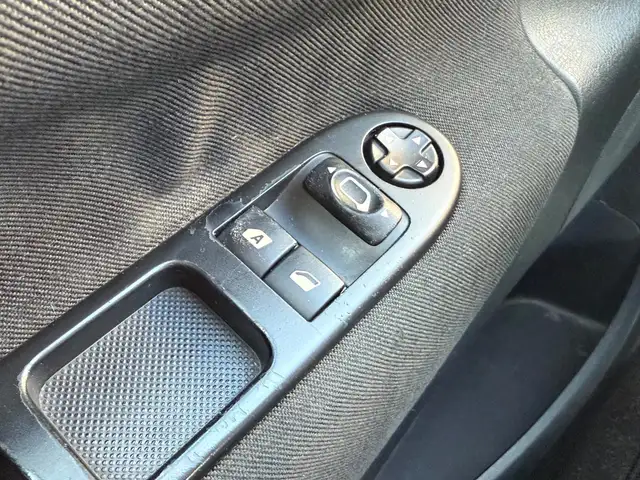 Peugeot 207 view 9