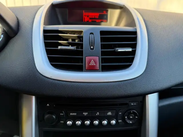 Peugeot 207 view 14