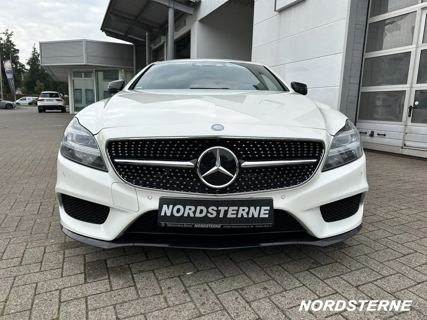 Mercedes-Benz CLS 350 CLS 350 d 4MATIC SB AMG Night Distronic 360 Grad Weiß - 2