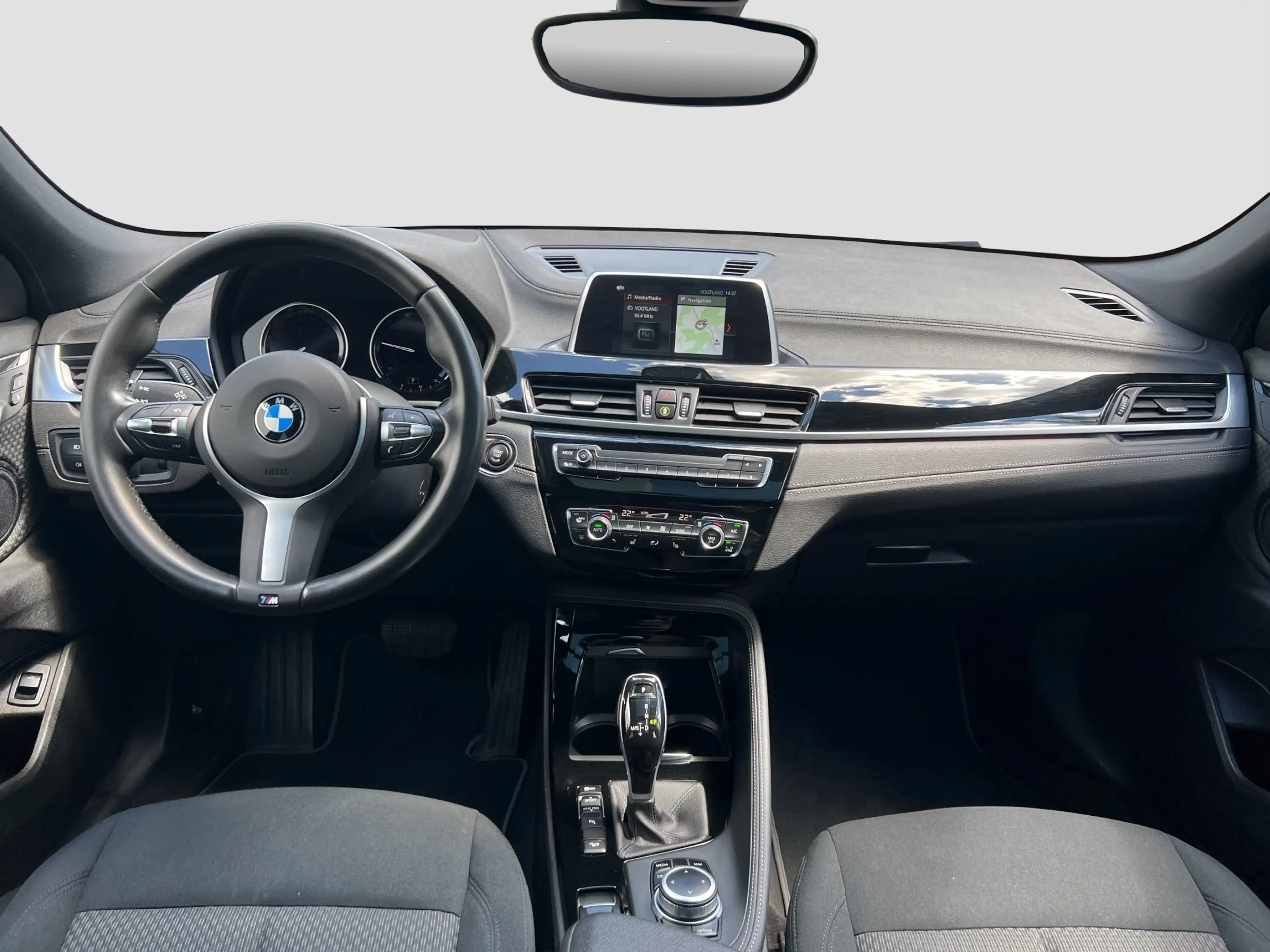BMW X2 xDrive20i Advantage LED Pano DrvAss Navi RFK — photo 12