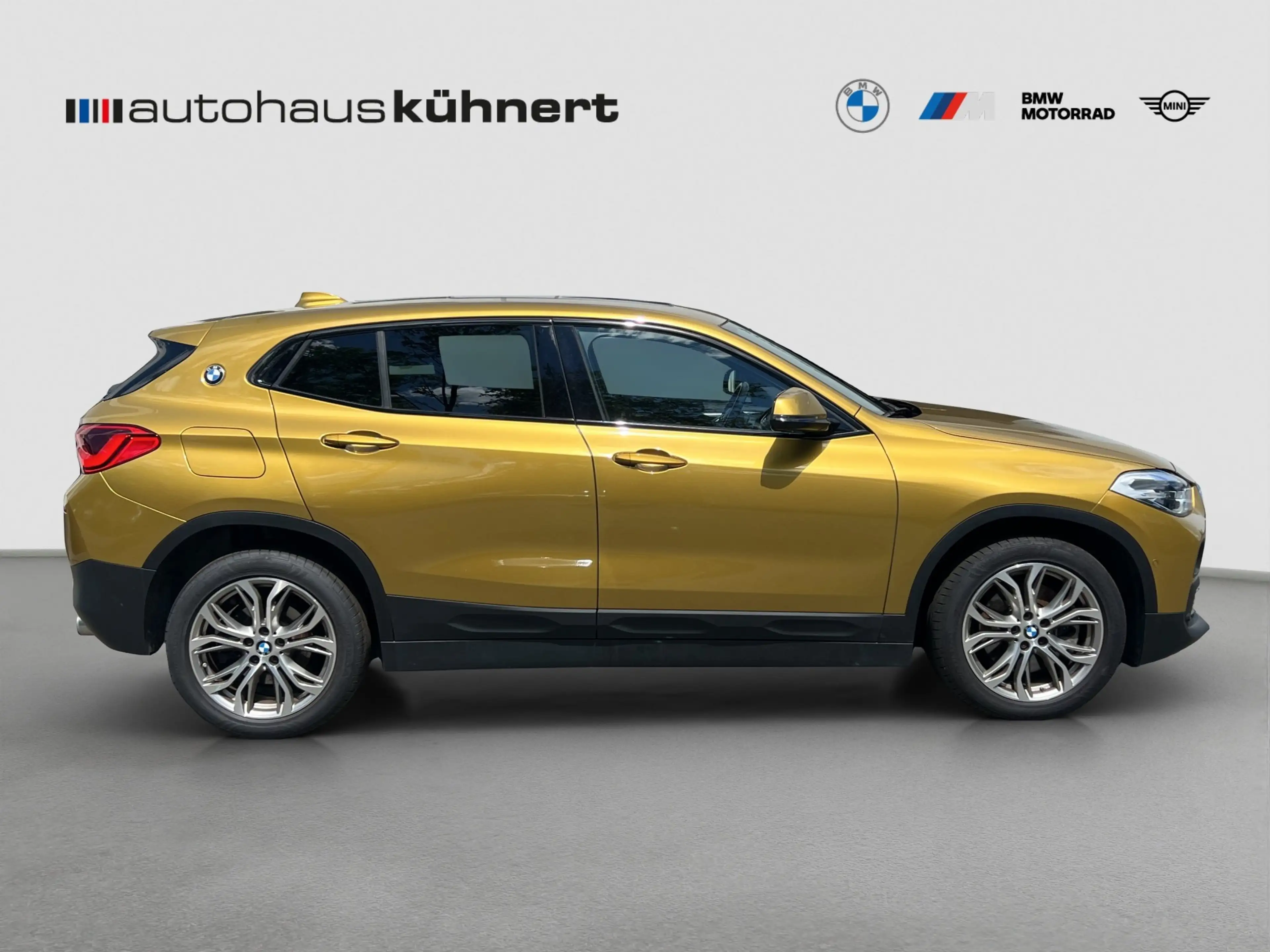 BMW X2 xDrive20i Advantage LED Pano DrvAss Navi RFK — photo 8