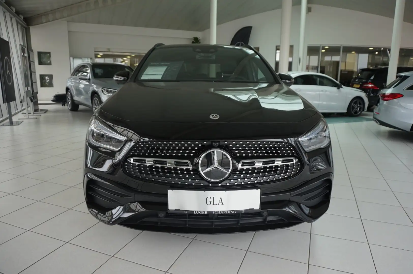 Mercedes-Benz GLA 250 e AMG Line AMG Pano Night MBUX Distr Navi Schwarz - 2