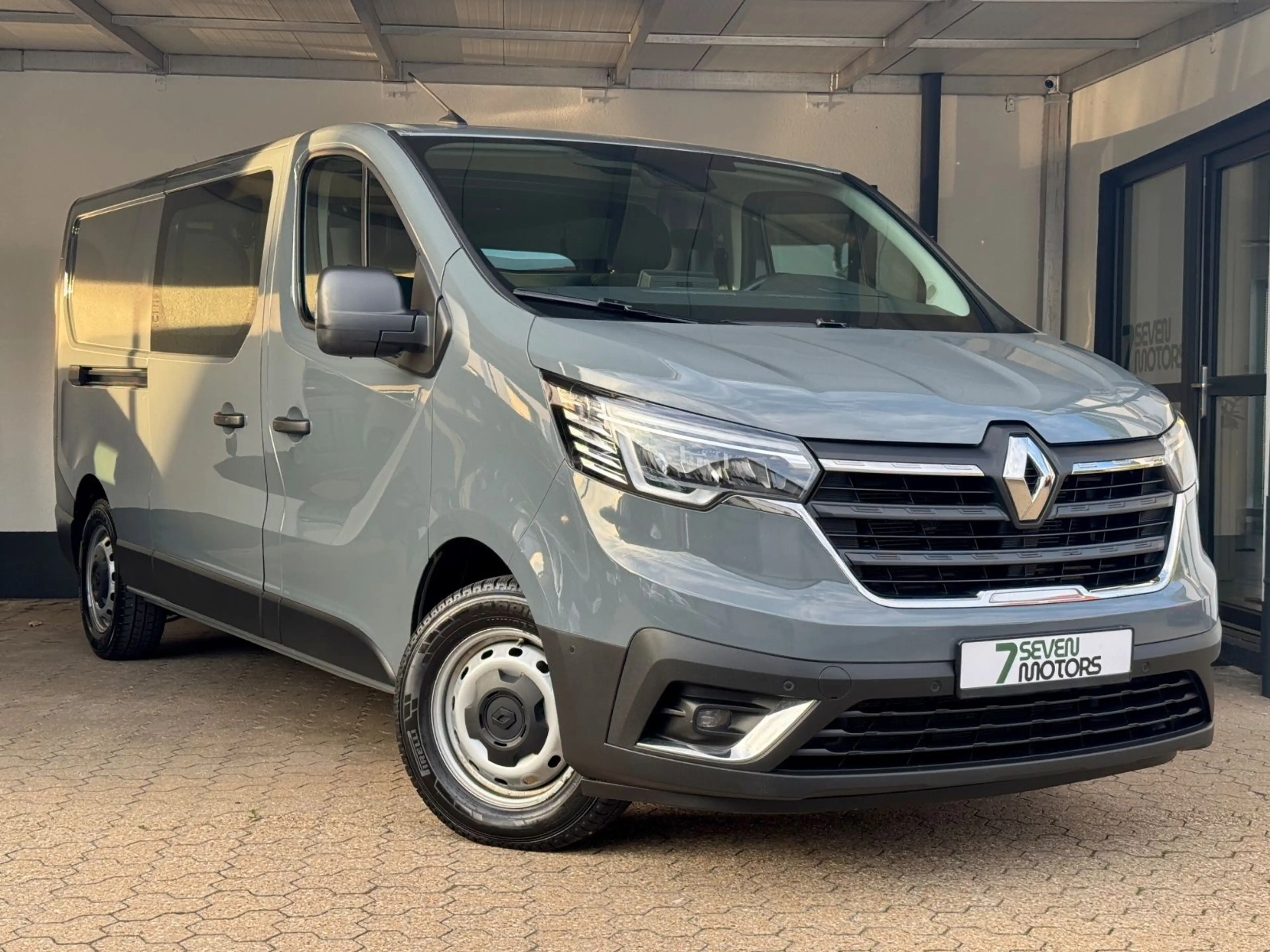 Renault Trafic Blue dCi 170 L2H1 Navi LED Kamera Tempo.