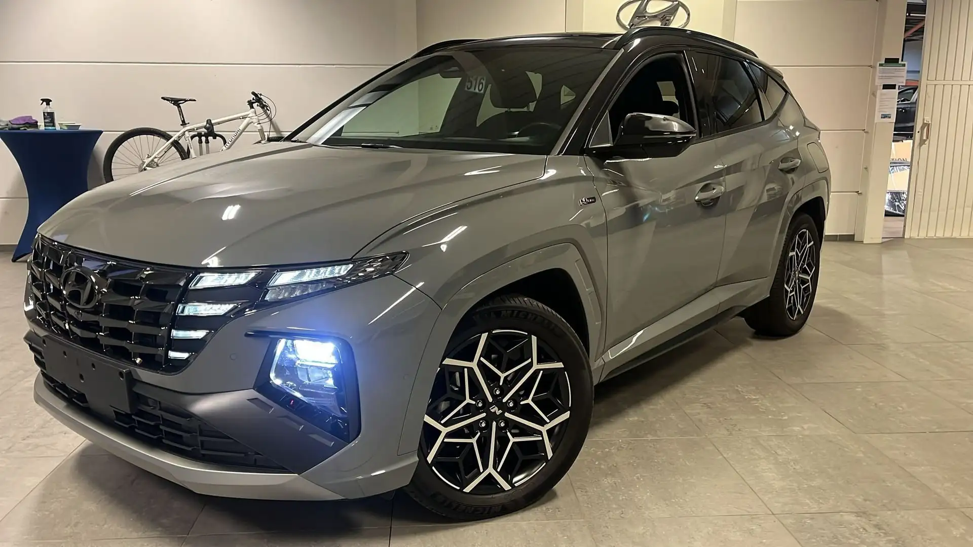 Hyundai TUCSON T-GDi Shine Sensation HEV 6AT Grau - 1