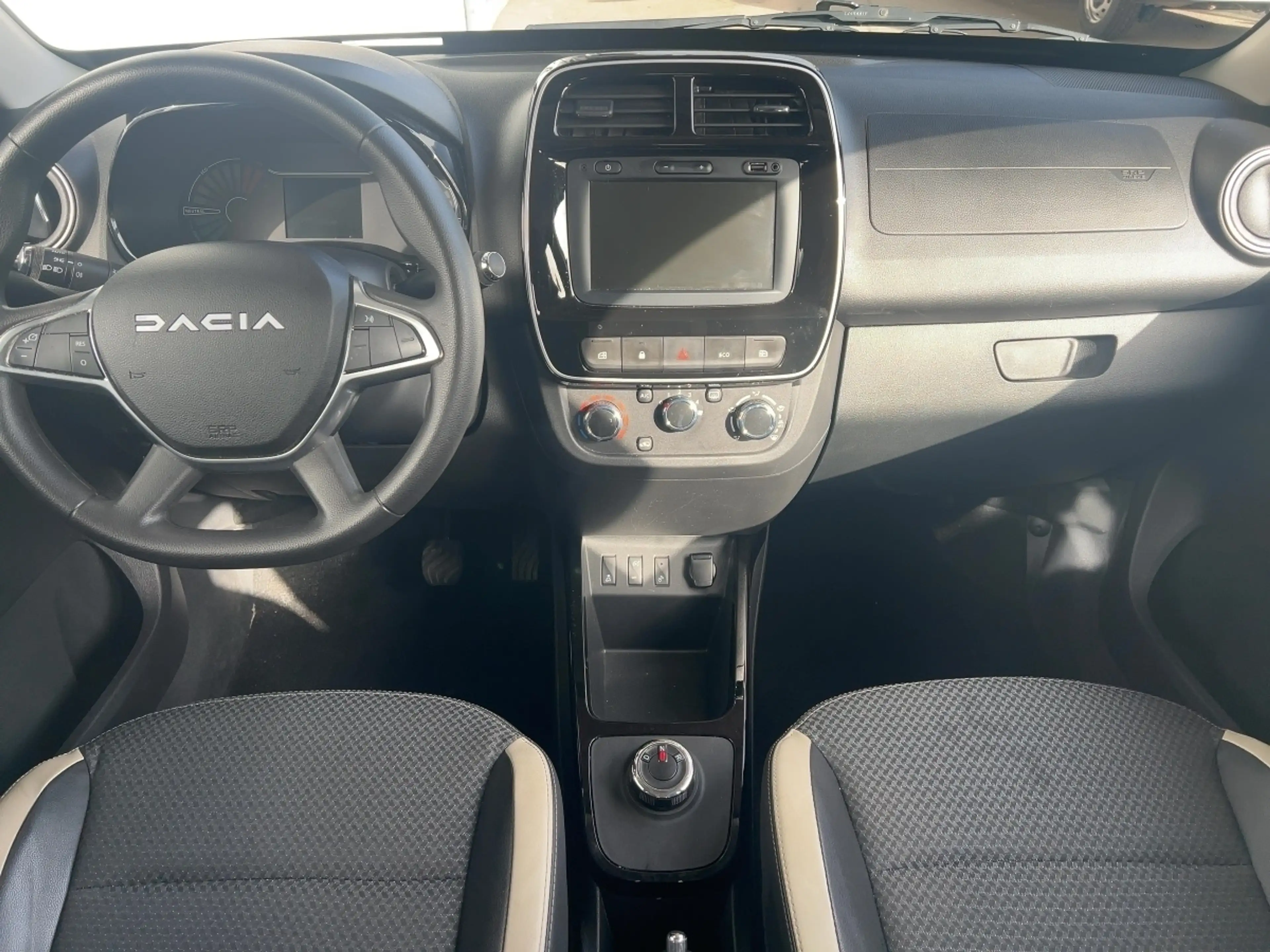 Dacia Spring Essential KLIMA LED-Tagfahrlicht ABS ESP ZV — photo 12