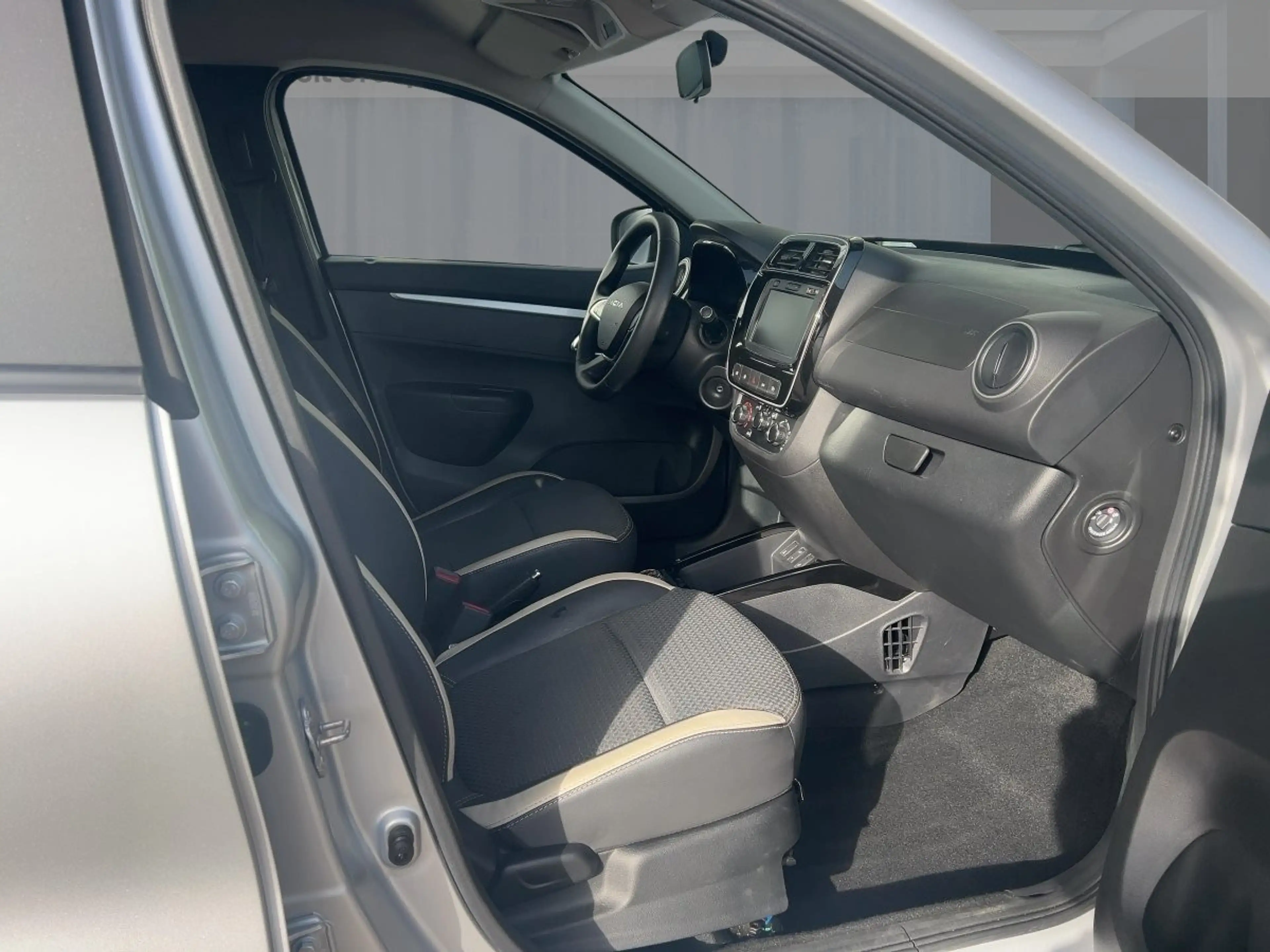 Dacia Spring Essential KLIMA LED-Tagfahrlicht ABS ESP ZV — photo 8