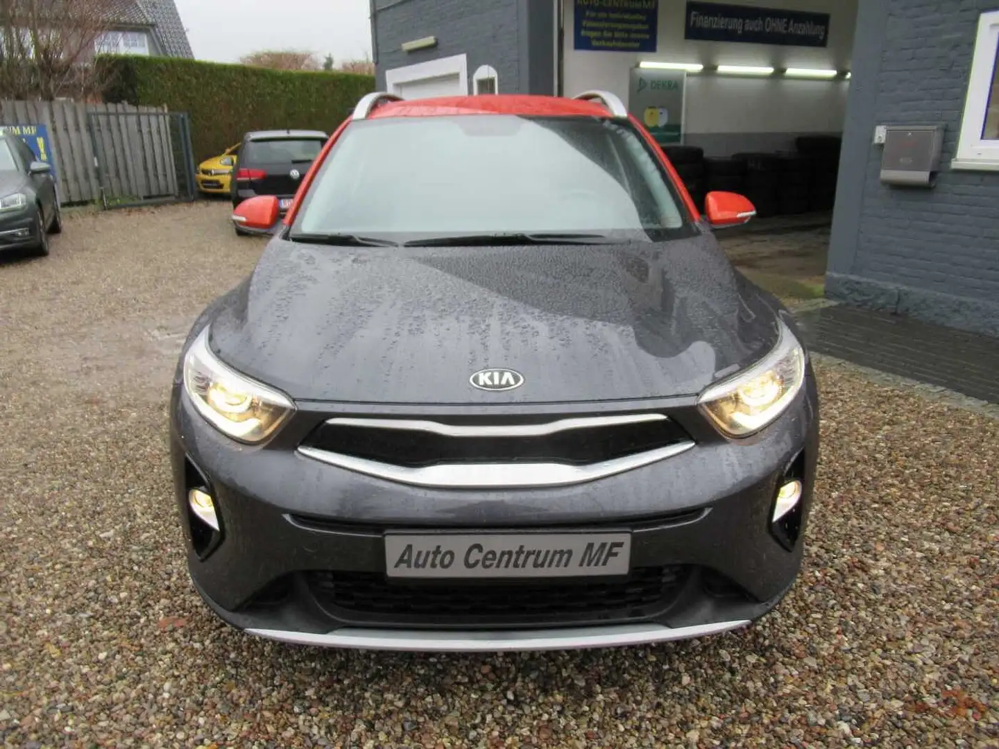 Kia Stonic 1.2 Edition Grau - 2