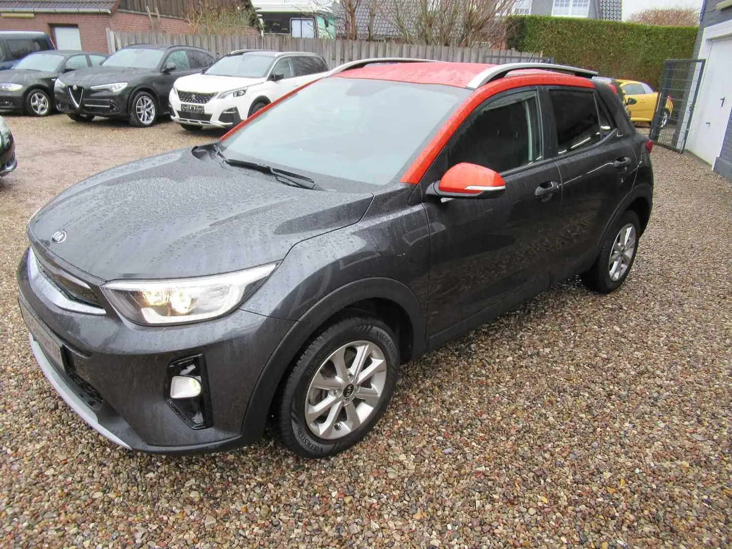 Kia Stonic 1.2 Edition Grau - 1