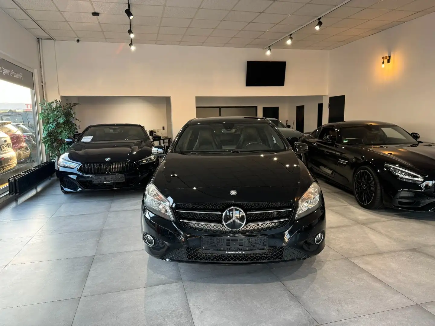 Mercedes-Benz A 180 BlueEfficiency Navi/PDC/SHZ/8Fach/Insp.NEU Schwarz - 1