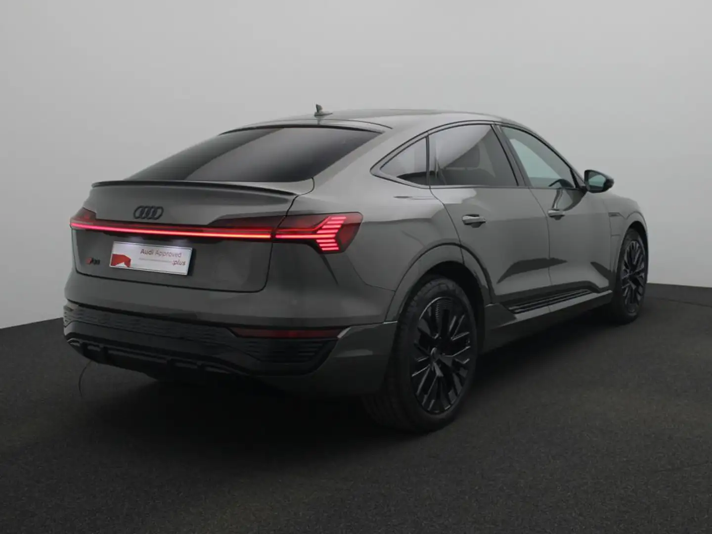 Audi Q8 e-tron Sportback S-Line S 55 e-tron quattro 408 Pk / Open Gris - 2