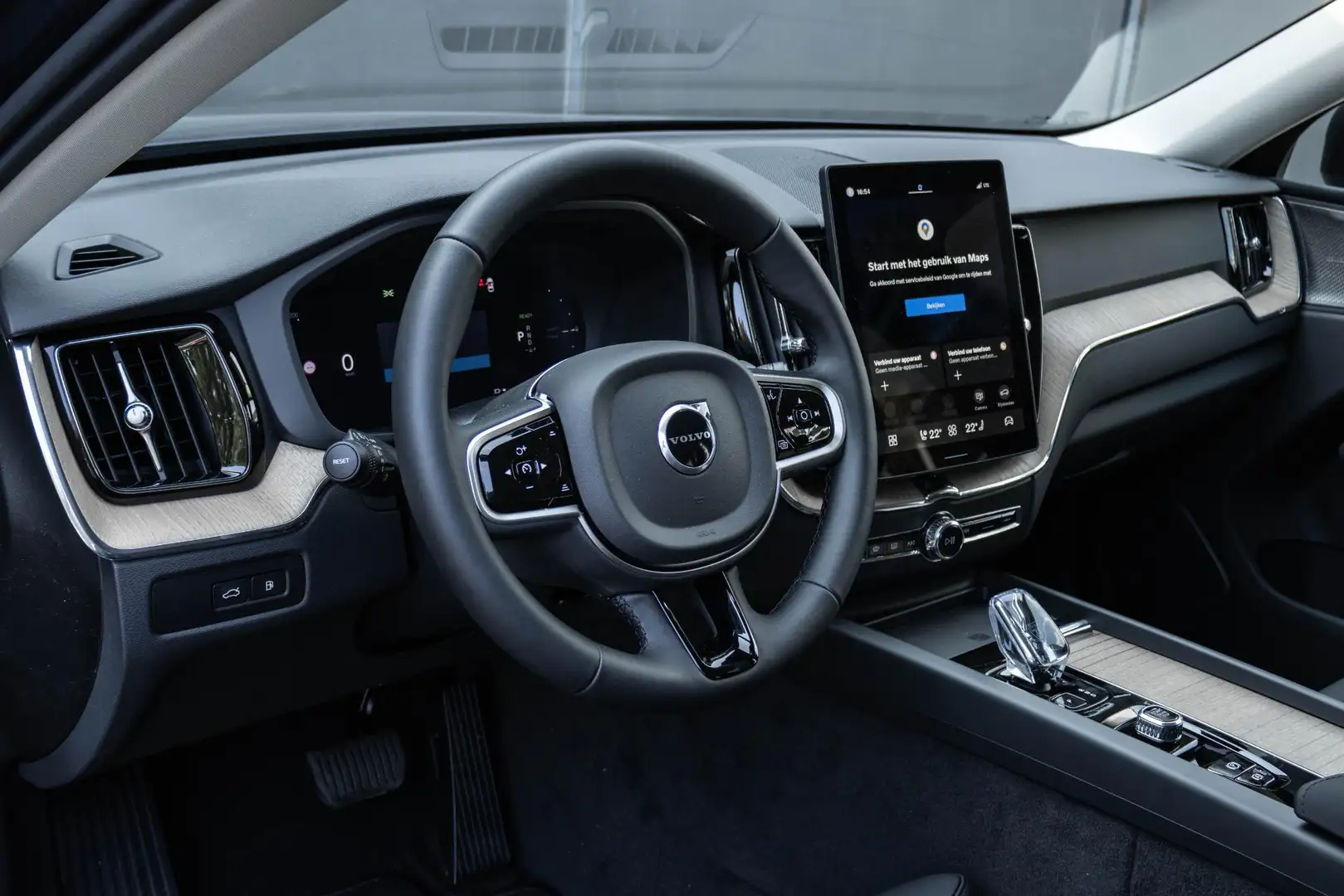 Volvo XC60 T6 Plug-in hybrid AWD Plus Dark | Google Navigatie Blauw - 2