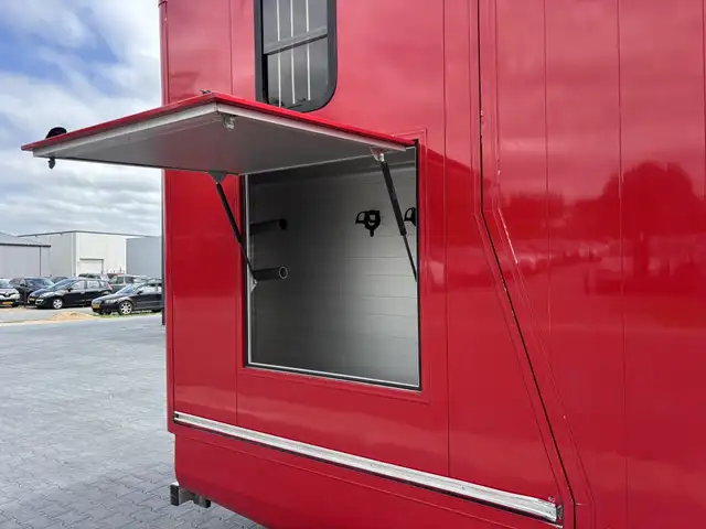 Opel Movano view 10