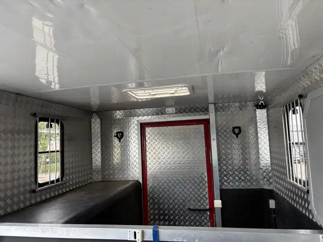 Opel Movano view 9