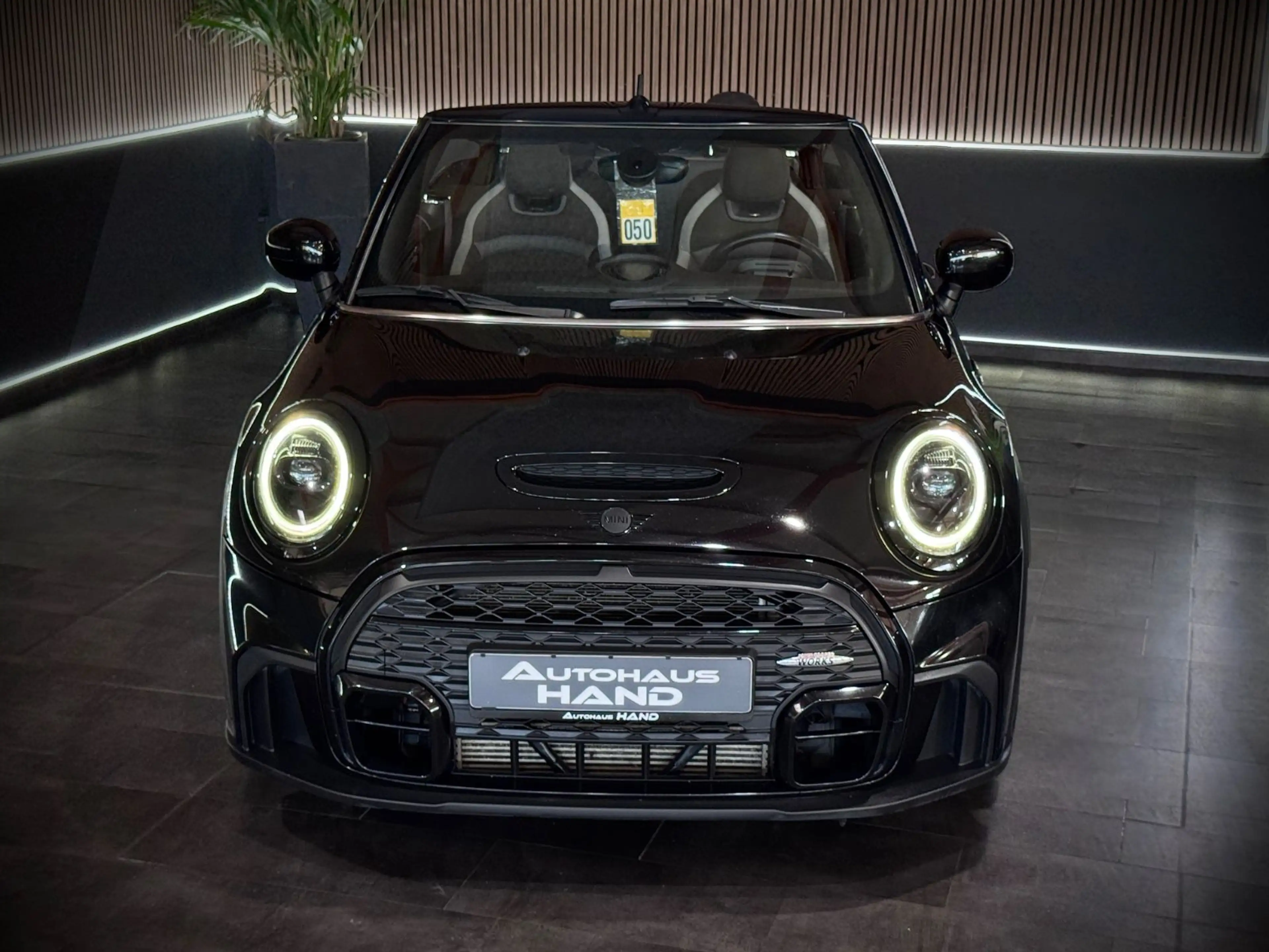 MINI John Cooper Works Cabrio John Cooper Works Trim*1 Hand*LED* — photo 3