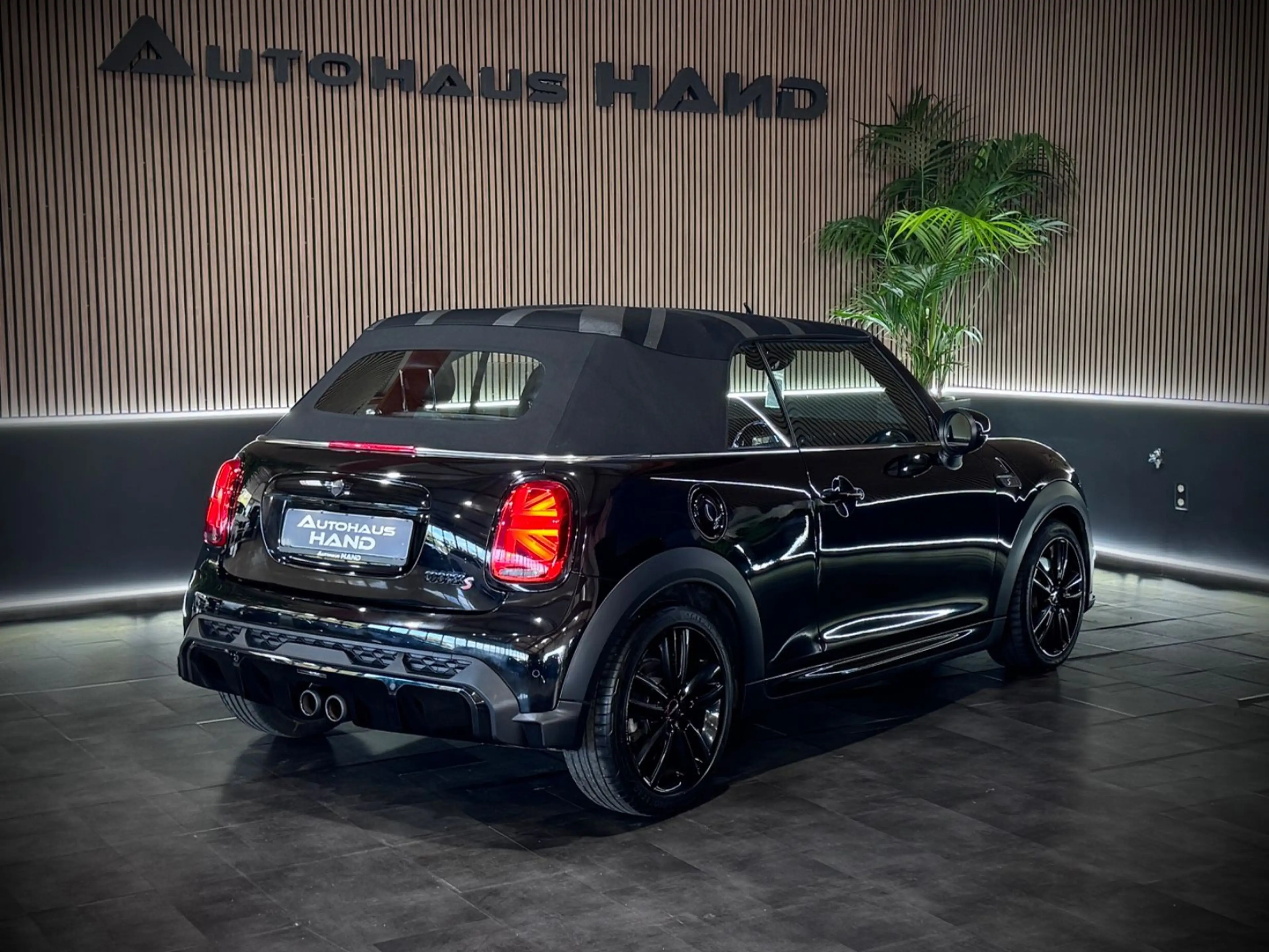 MINI John Cooper Works Cabrio John Cooper Works Trim*1 Hand*LED* — photo 7