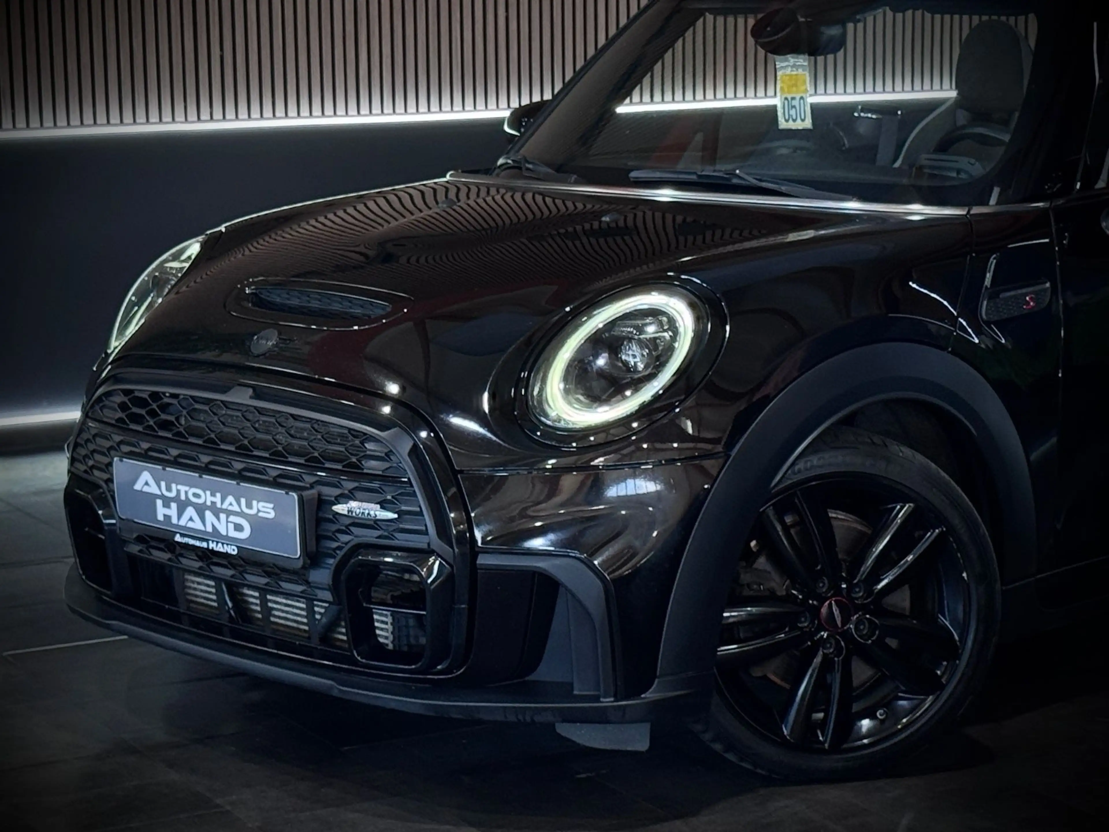 MINI John Cooper Works Cabrio John Cooper Works Trim*1 Hand*LED* — photo 2