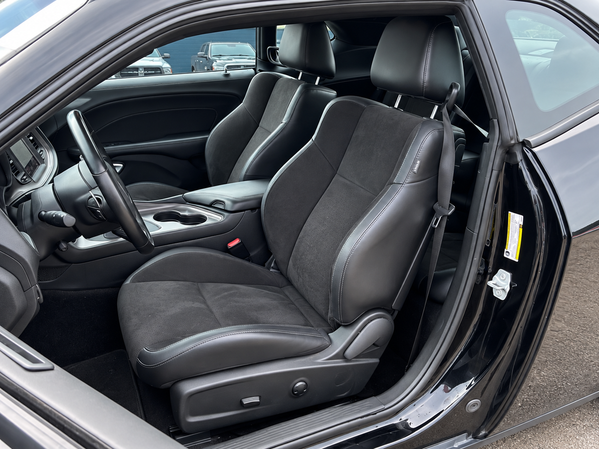 2023 Dodge Challenger R/T 5.7L Hemi Navi Camera Roof One Owner — photo 1