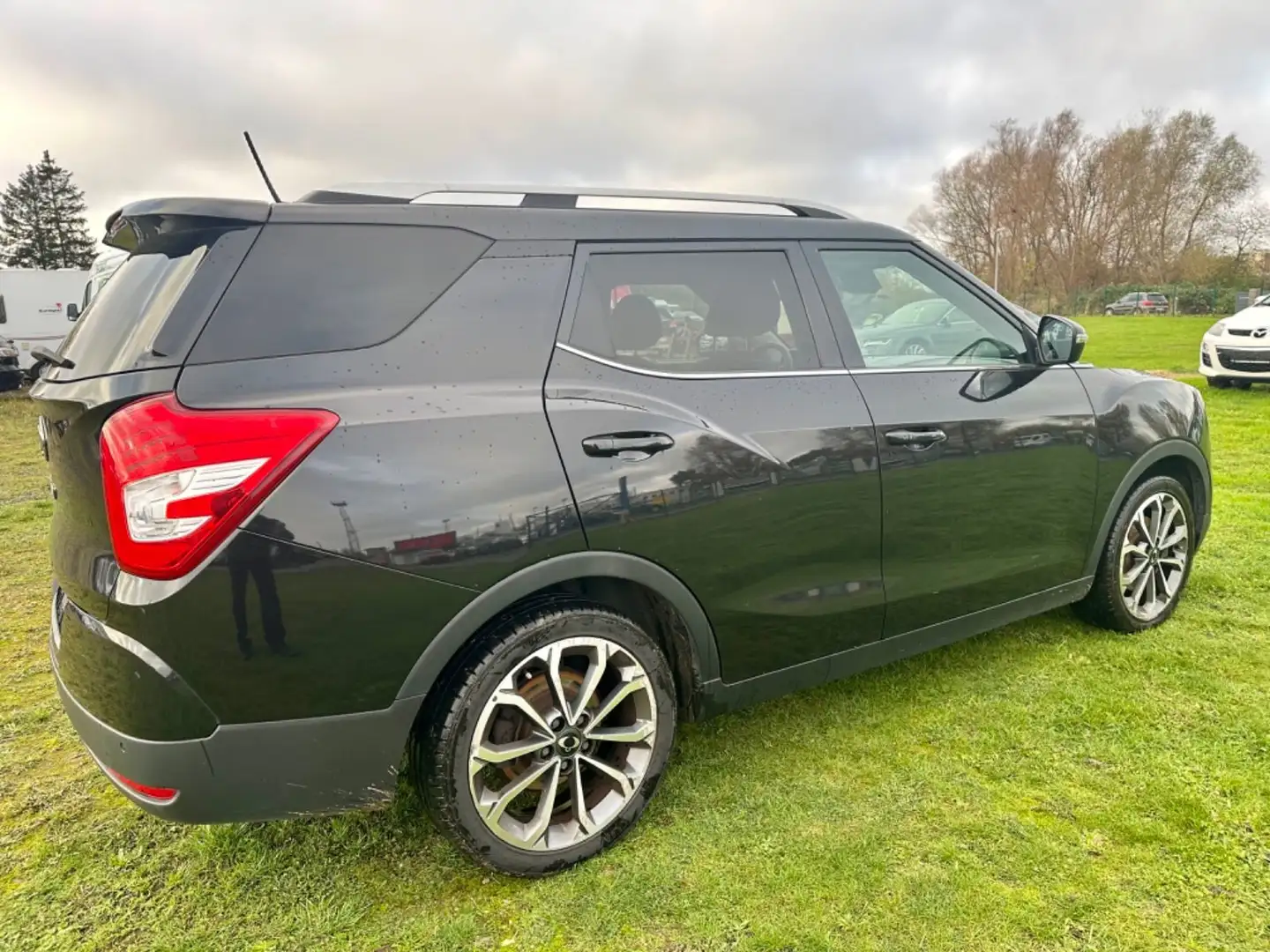 SsangYong XLV Crystal Fekete - 2