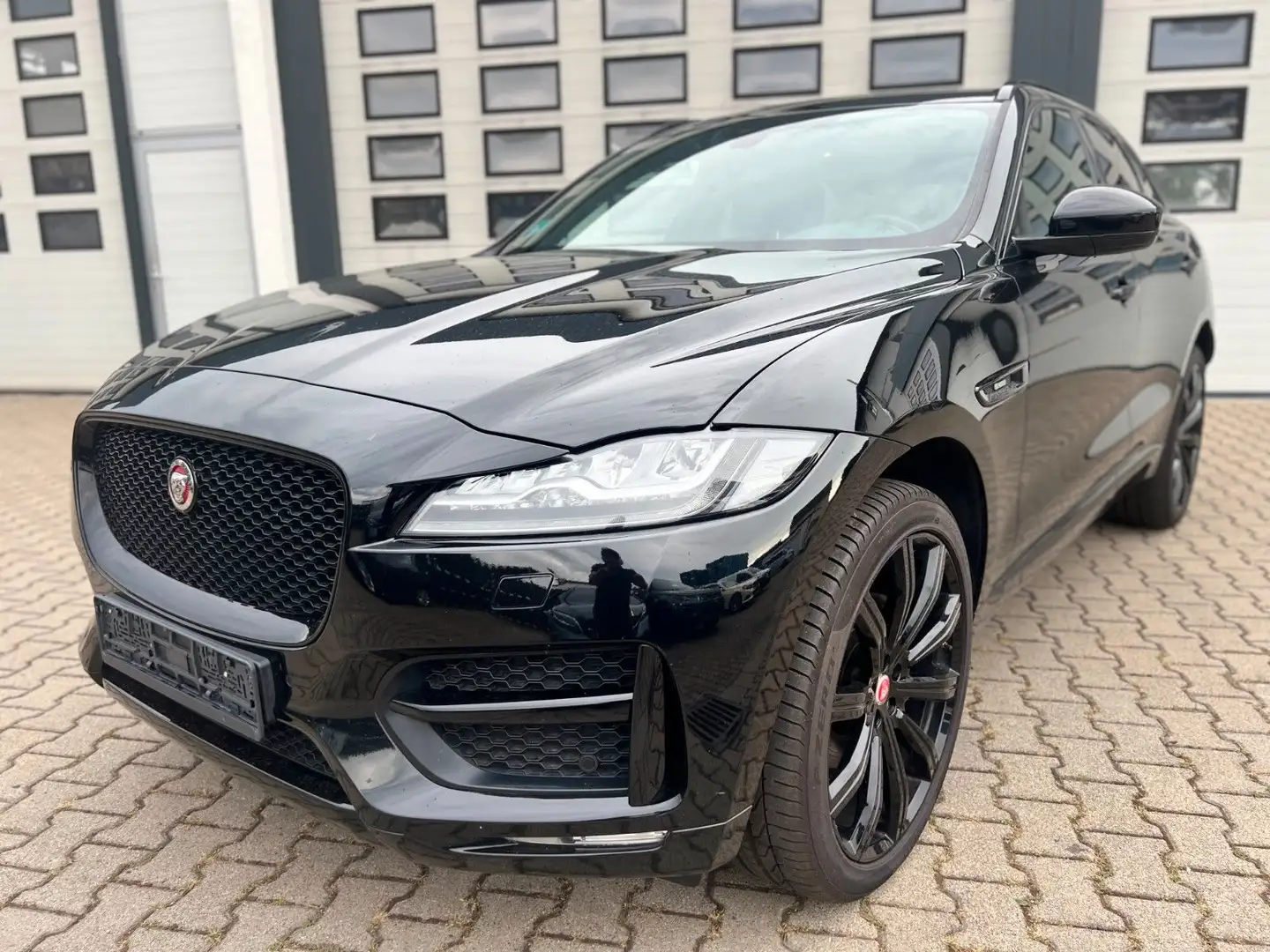 Jaguar F-Pace F-PACE R-Sport AWD Schwarz - 2