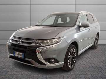 Outlander III 2016 phev 2.0 Instyle Navi Plus 4wd! PREZZO REALE