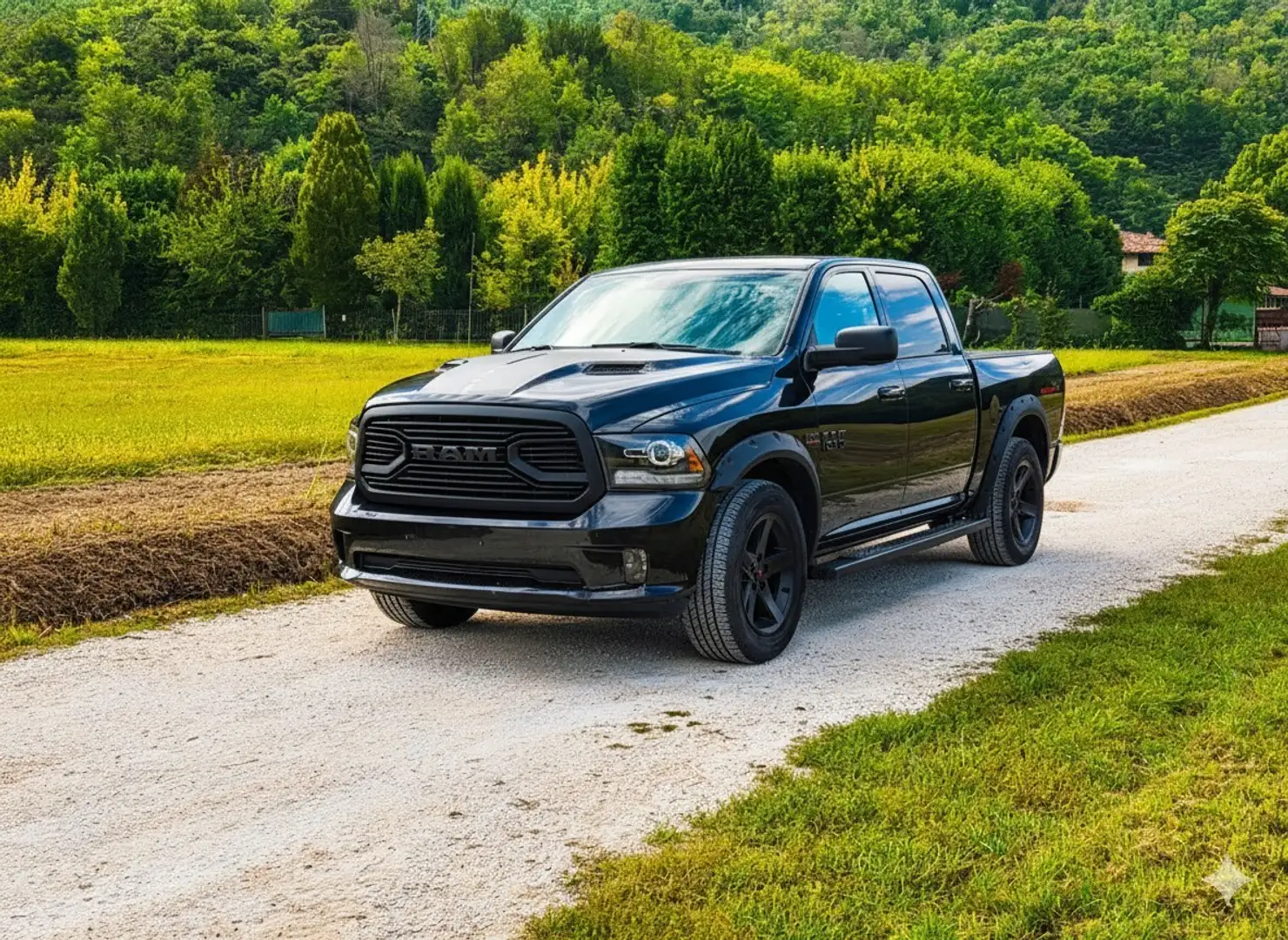 Dodge RAM Ram 1500 5.7 V8 Crew Cab MB Limited Gpl 395cv at8 Negro - 1