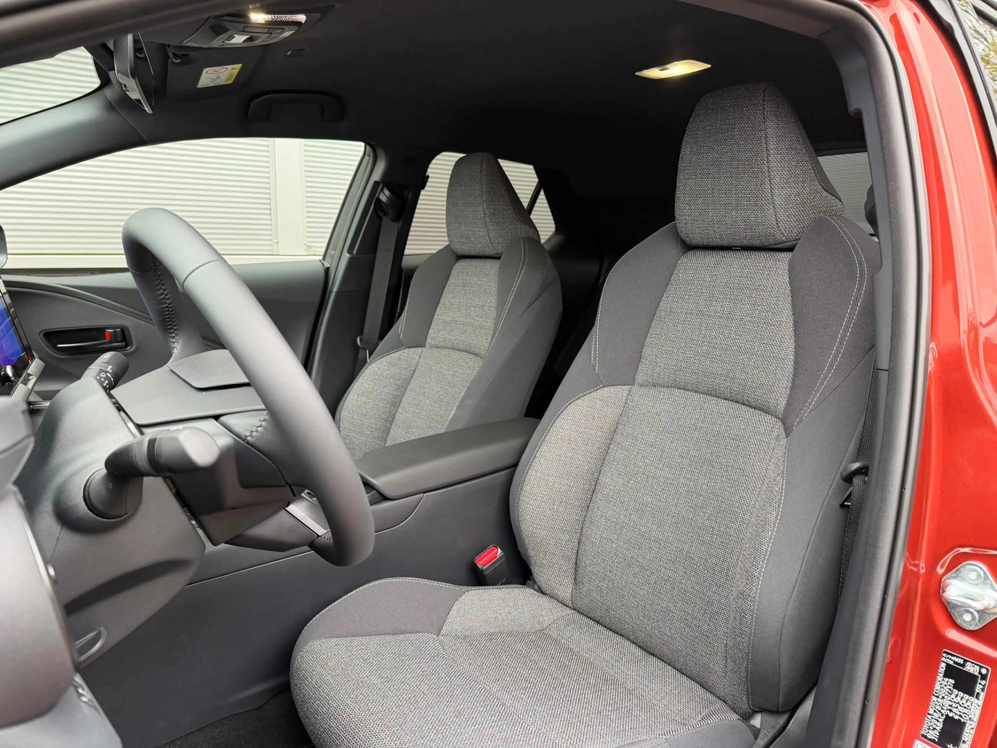 Toyota C-HR 2.0 Plug-in Hybrid 220 Dynamic — photo 5