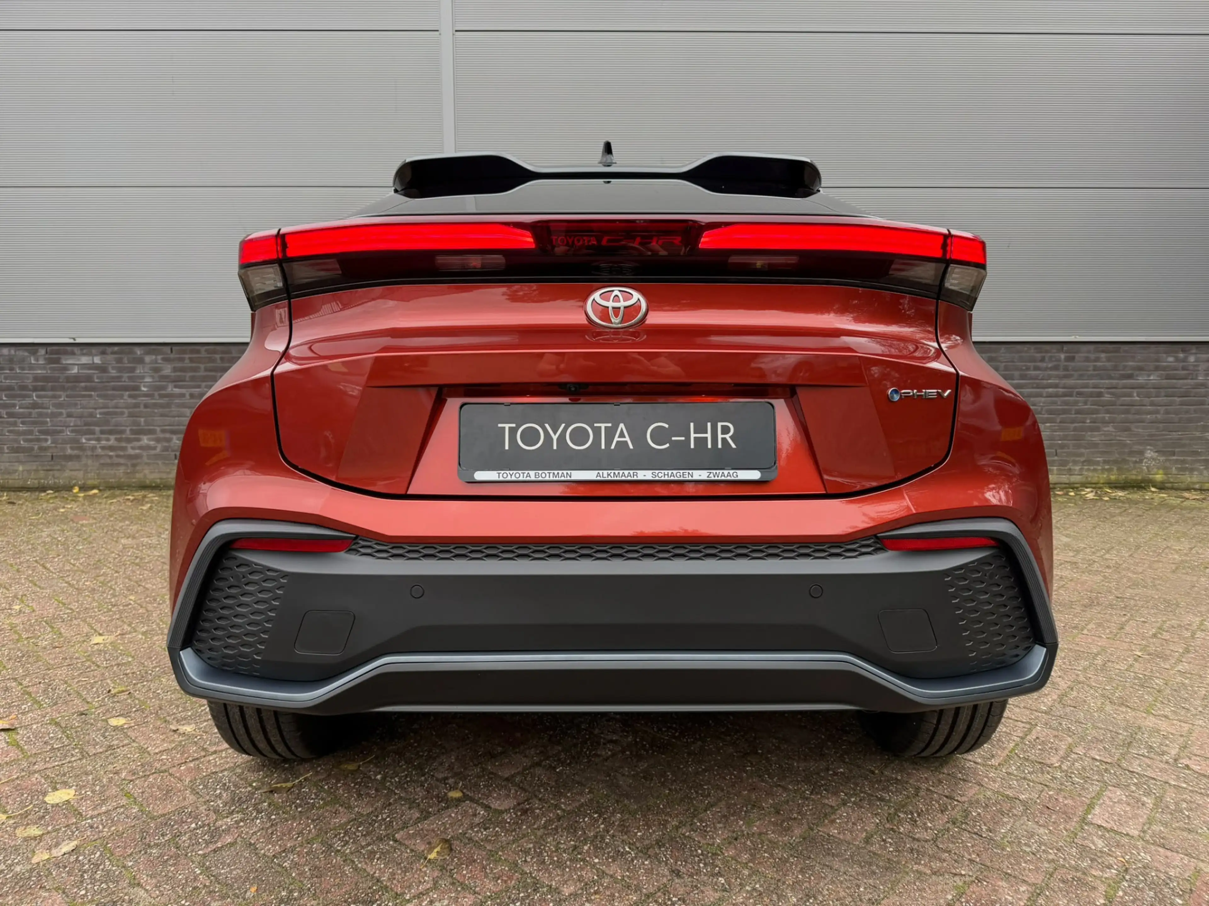 Toyota C-HR 2.0 Plug-in Hybrid 220 Dynamic — photo 12