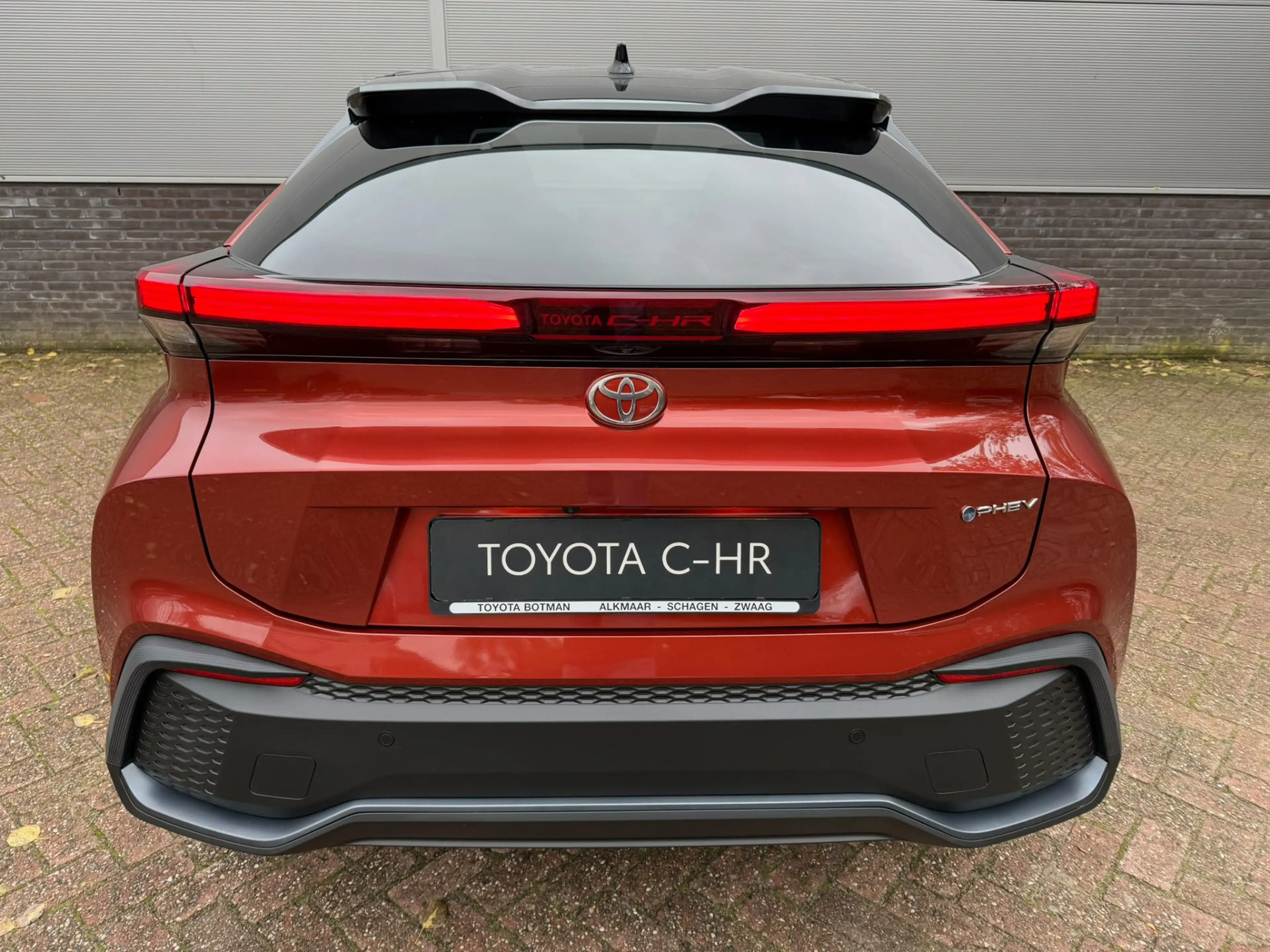 Toyota C-HR 2.0 Plug-in Hybrid 220 Dynamic — photo 13