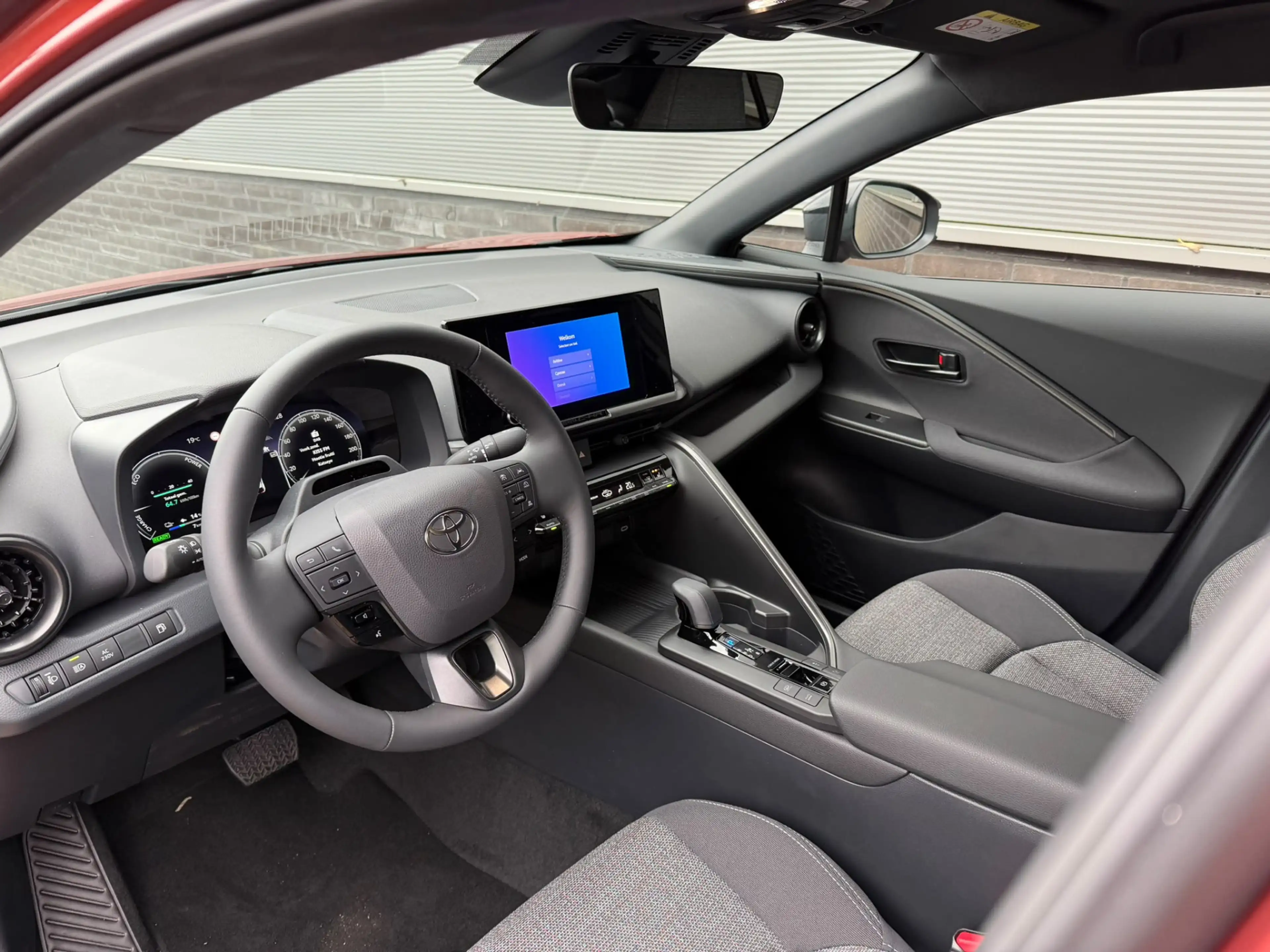 Toyota C-HR 2.0 Plug-in Hybrid 220 Dynamic — photo 7