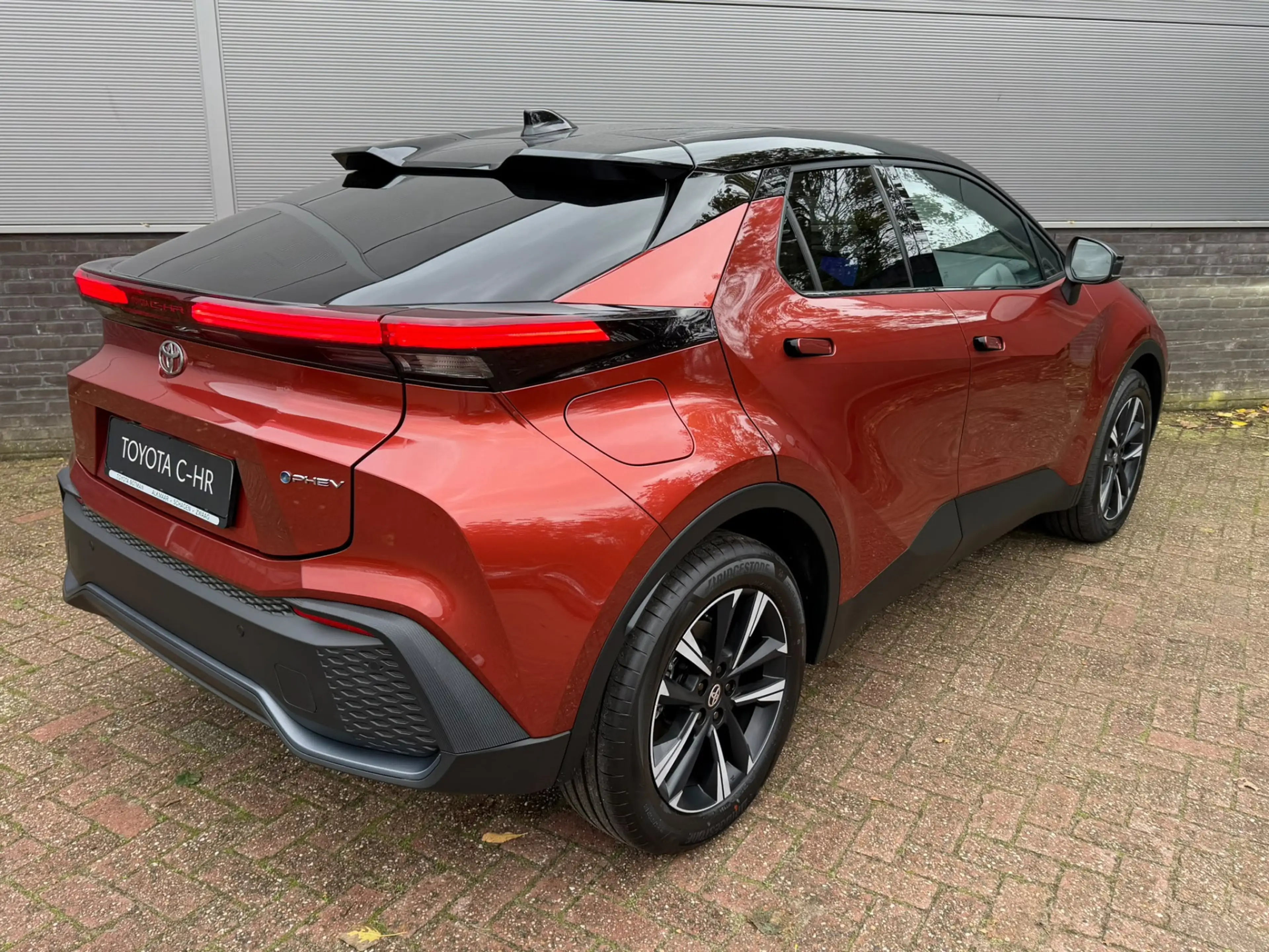 Toyota C-HR 2.0 Plug-in Hybrid 220 Dynamic — photo 14