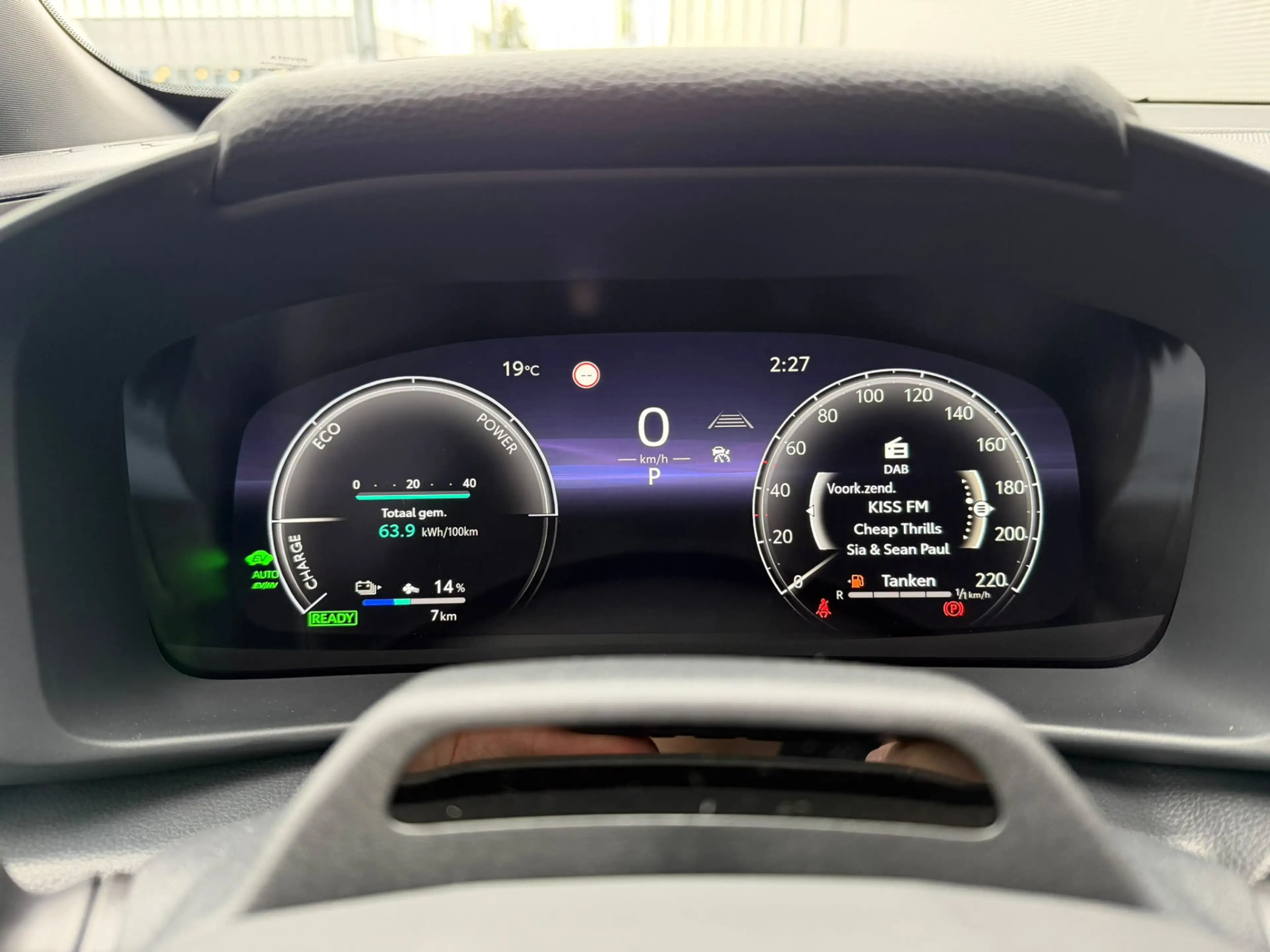 Toyota C-HR 2.0 Plug-in Hybrid 220 Dynamic — photo 3