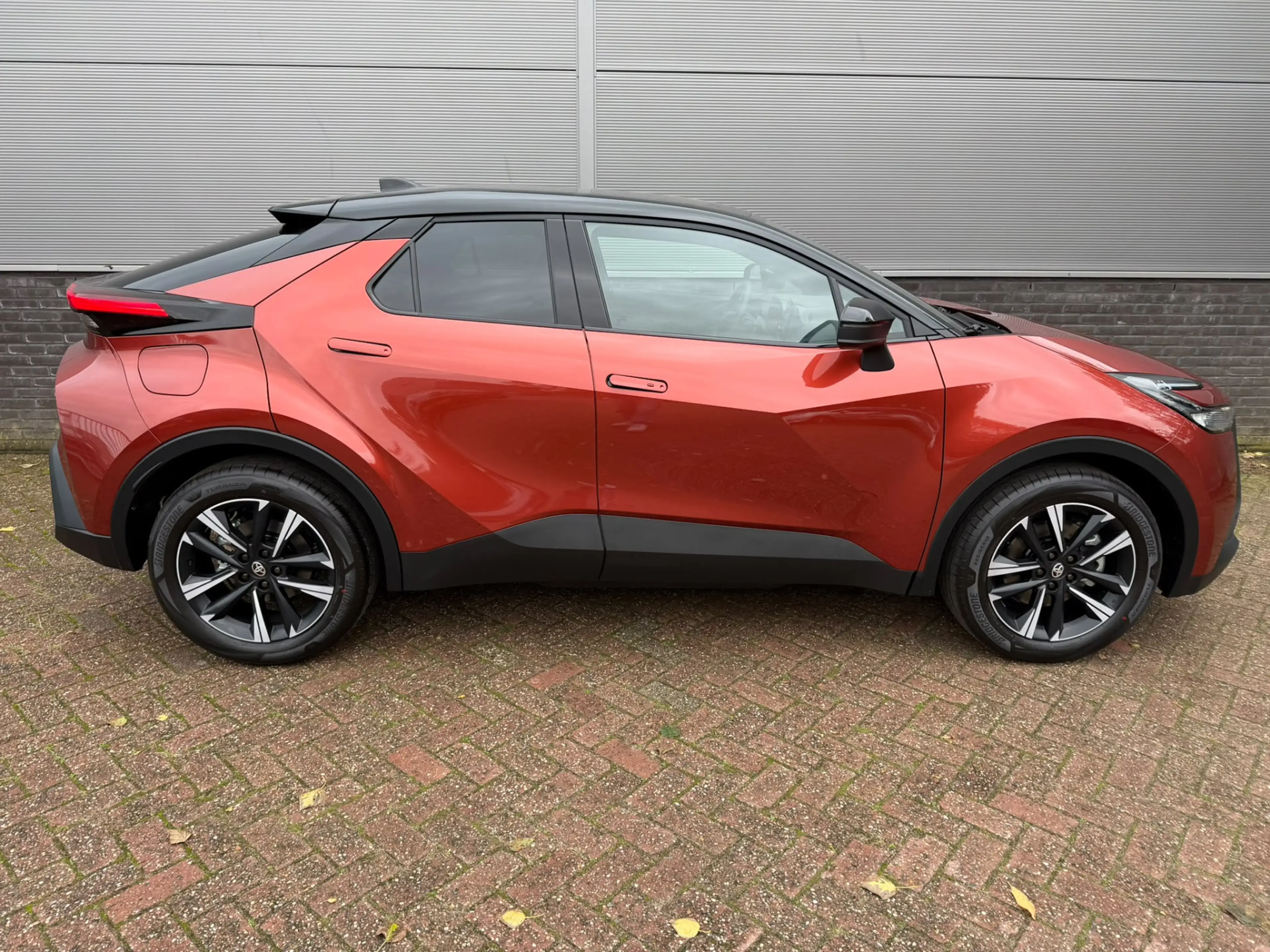 Toyota C-HR 2.0 Plug-in Hybrid 220 Dynamic — photo 15