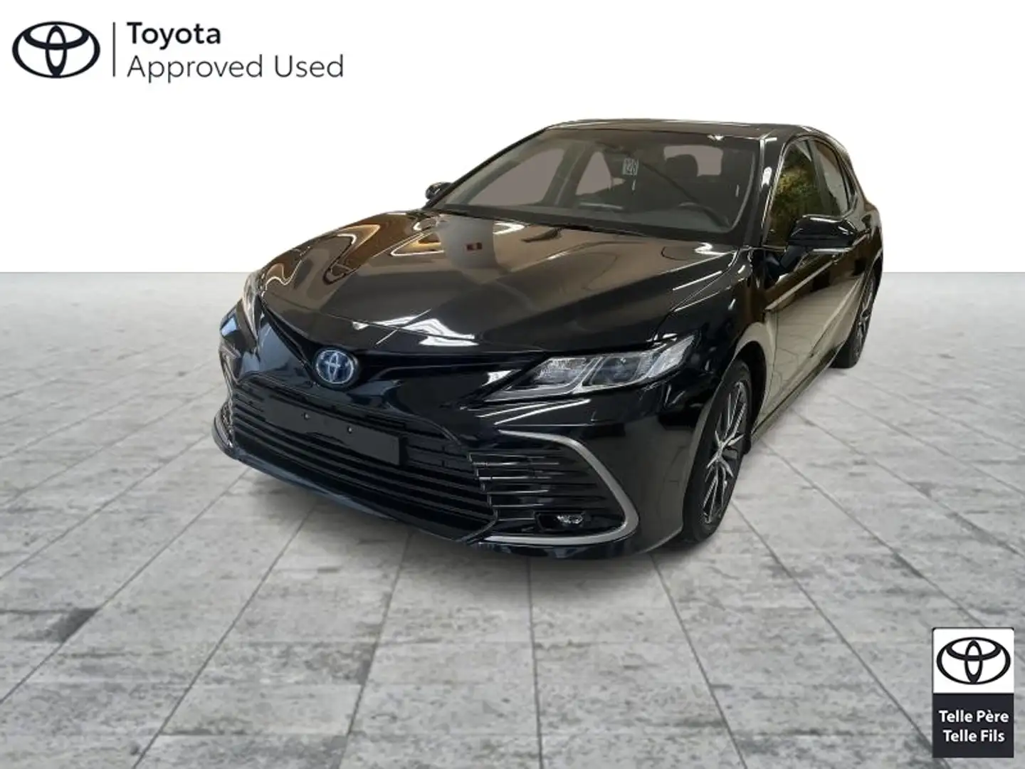 Toyota Camry Premium Zwart - 1